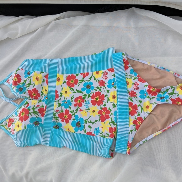 Modbe Swimsuit - Picture 6 of 6